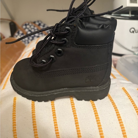 Clean clean clean Timberland boots - Picture 2 of 3